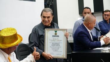 Dedé Santana, dos Trapalhões, recebe título de cidadão cuiabano