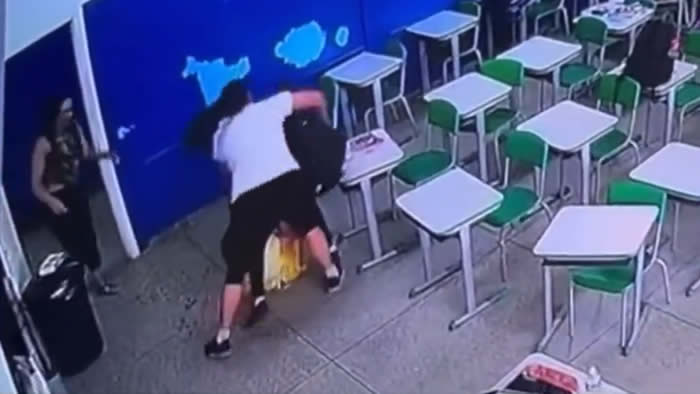 Veja Vídeo Professora imobilizou assassino e interrompeu ataque em escola de SP