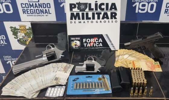 Força Tática prende irmãos com armas de fogo, R$ 22 mil em dinheiro e R$ 460 mil em cheques