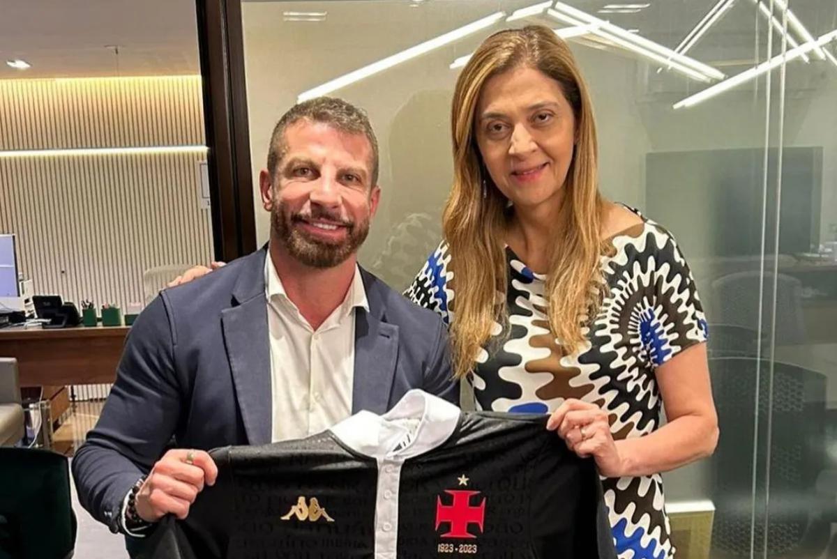 Pedrinho dá camisa do Vasco para Leila e torcida do Palmeiras reage; ’leva ela embora’