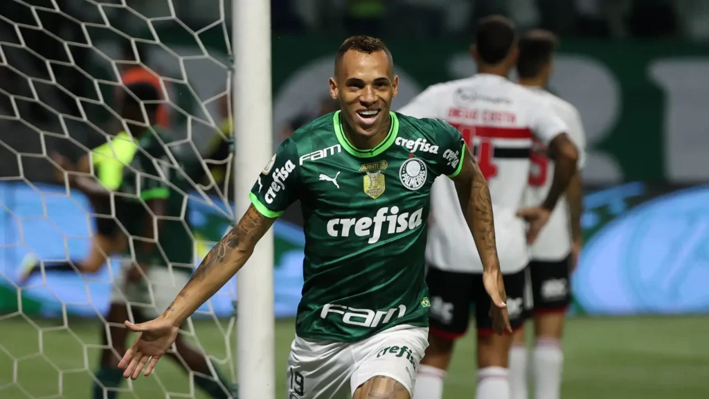 Palmeiras amassa o São Paulo, faz 5 a 0 e segue sonhando com título do Brasileirão