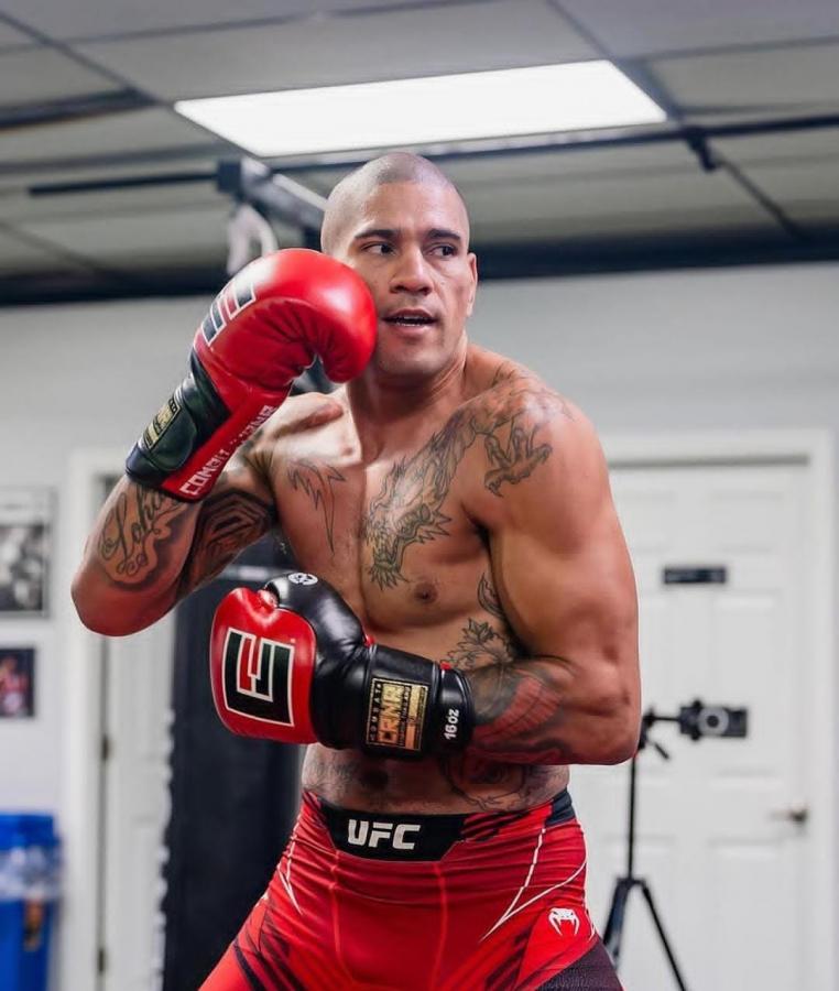 Brasileiro que luta sábado em Nova York pode ser campeão do UFC; ‘quero porrada’