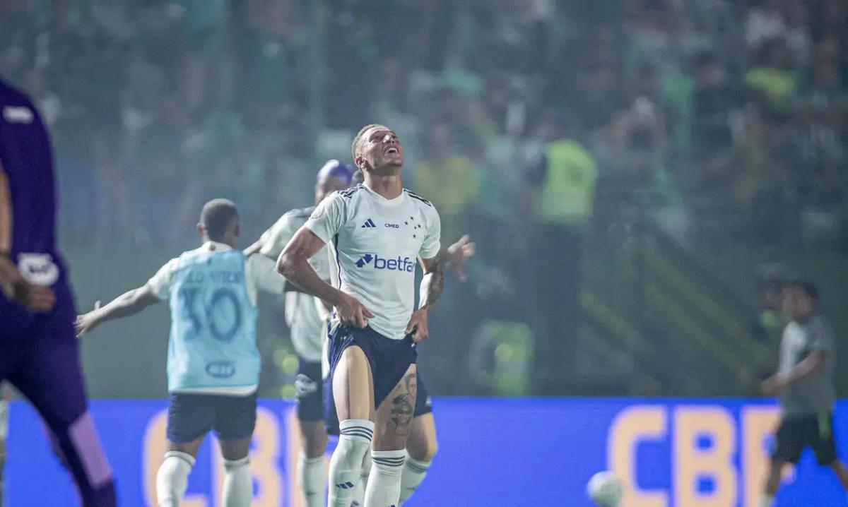 Cruzeiro supera Goiás e ganha fôlego na luta contra o rebaixamento