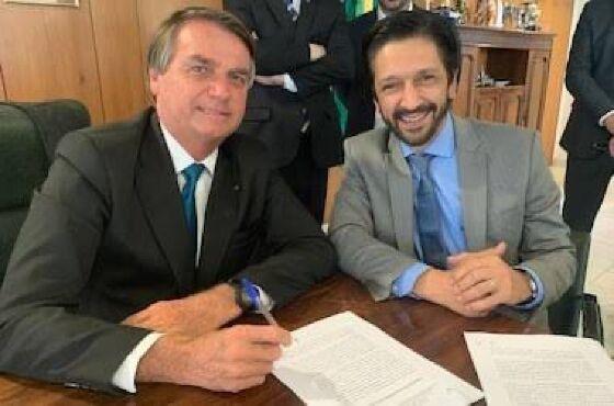 Bolsonaro fortalece projeto do MDB e apoia prefeito da maior cidade do país