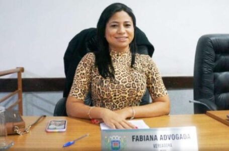 Vereadora Fabiana Advogada faz show pirotécnico tentando reeleição